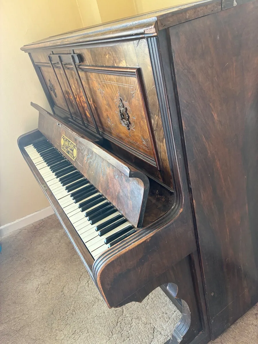 Upright piano - Image 1
