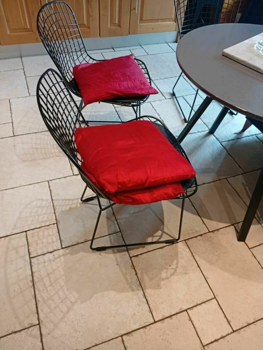 Dining Table and 3 chairs - Image 3