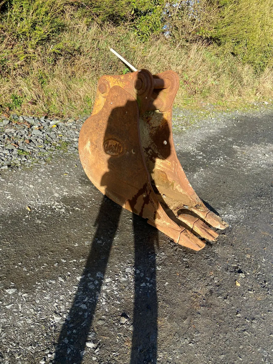 Geith 18 inch bucket on 65mm pins - Image 2