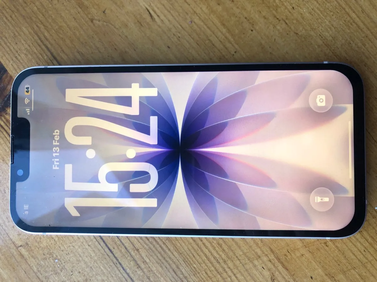 iPhone 13 - Image 3