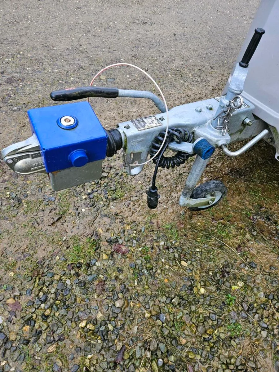 Single Horsebox HB406 AS NEW - Image 2