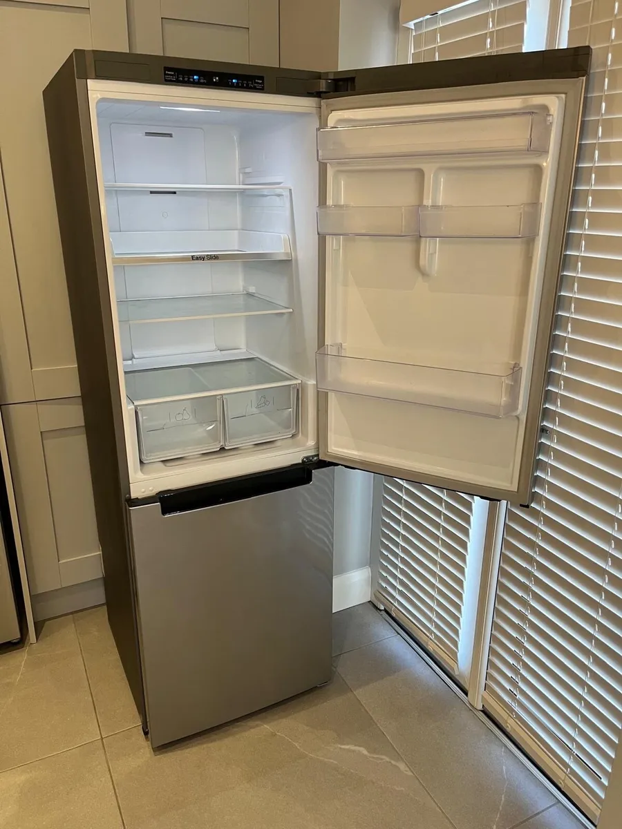 Samsung frost free fridge freezer - Image 2