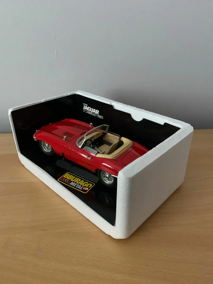 Jaguar E Cabriolet 1961 1/18 Burago Model Car - Image 4