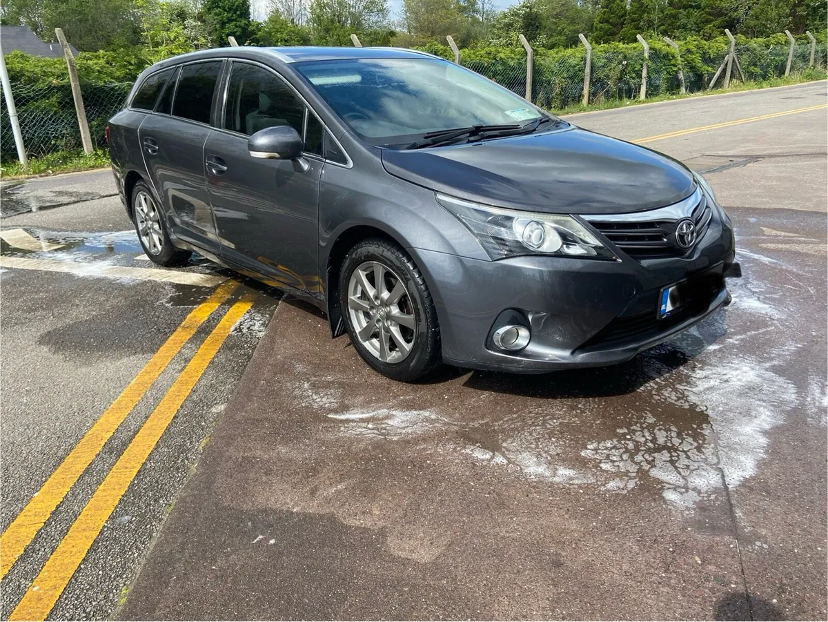 Toyota estate - Image 2