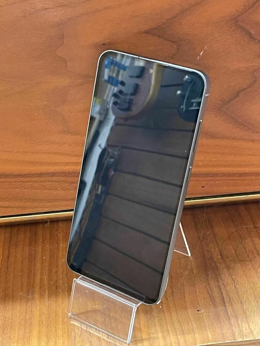 Samsung S24 FE - Image 1