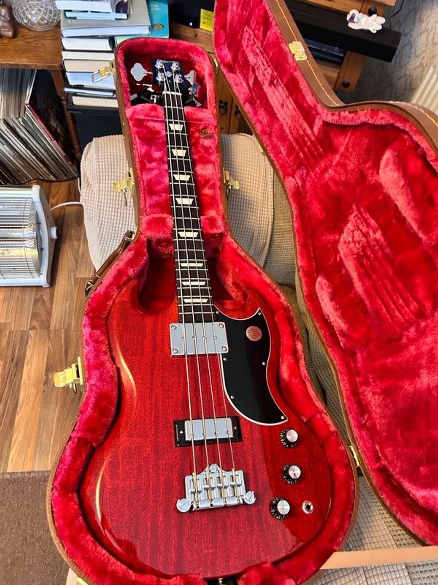 Gibson SG Bass with Fender Rumble 100w Bass Amp. New . - Image 1
