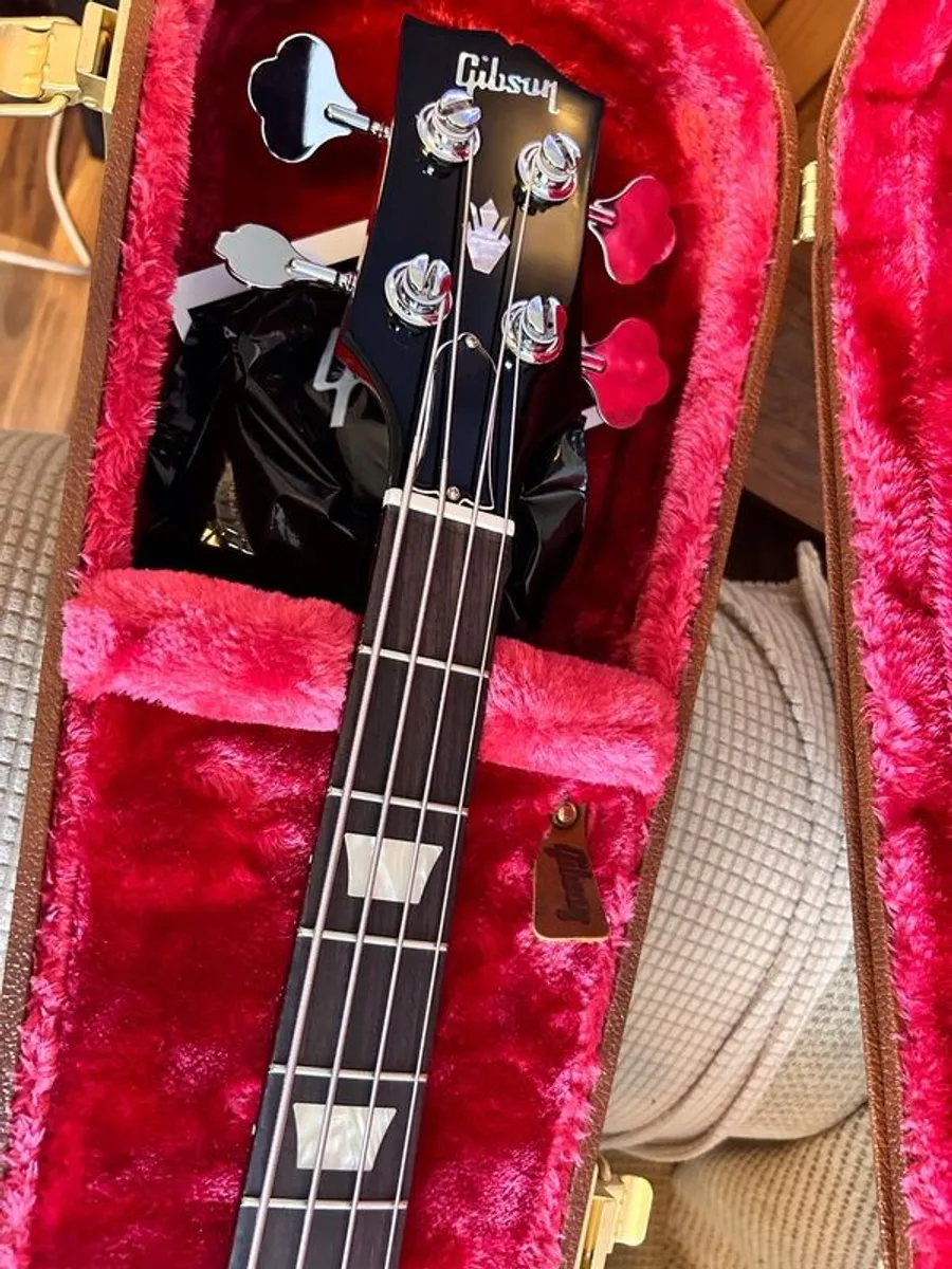 Gibson SG Bass with Fender Rumble 100w Bass Amp. New . - Image 2