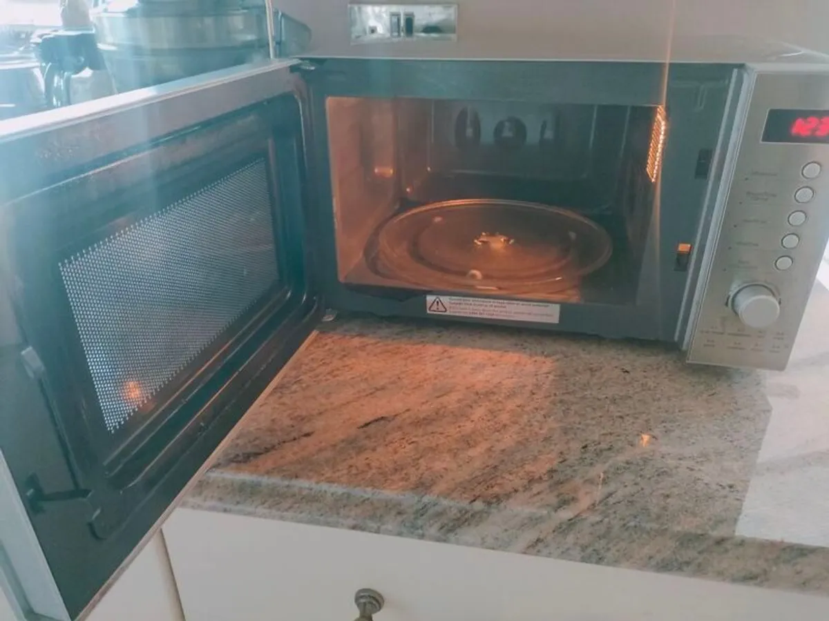 microwave kettle toaster and tea sugar coffee jars - Image 4