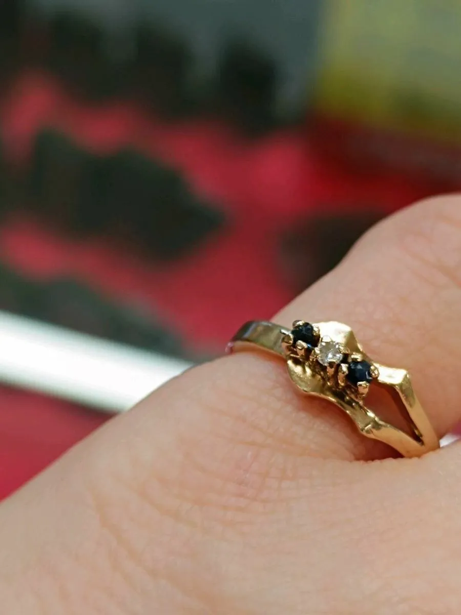 Vintage 9k Gold Diamond & Sapphire Ring - Image 3