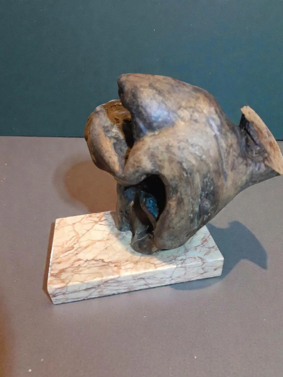 Free form bog oak statue on red marble - Image 1