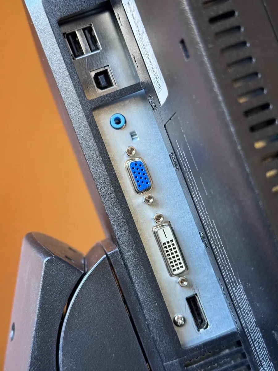 23" HD computer monitor - Image 2