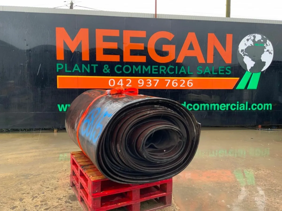 68" WIDE RUBBER.......CUBICLE  MATS.......6815. - Image 1