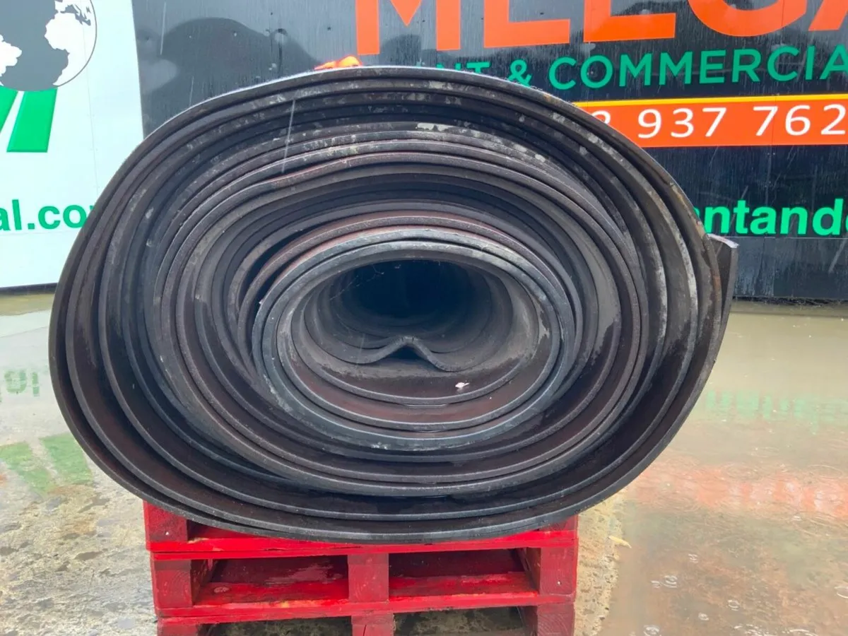 68" WIDE RUBBER.......CUBICLE  MATS.......6815. - Image 2