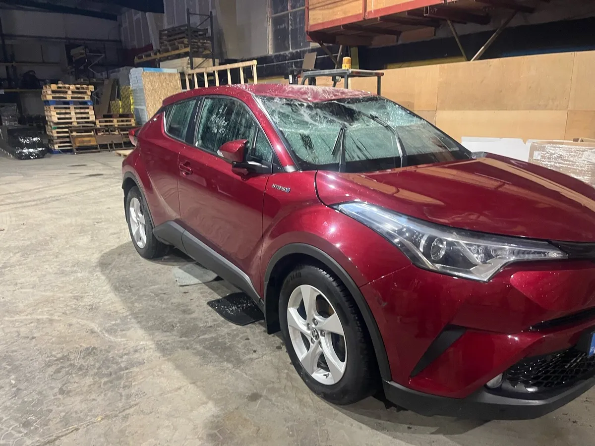 Toyota hybrid 182 CHR - Image 2