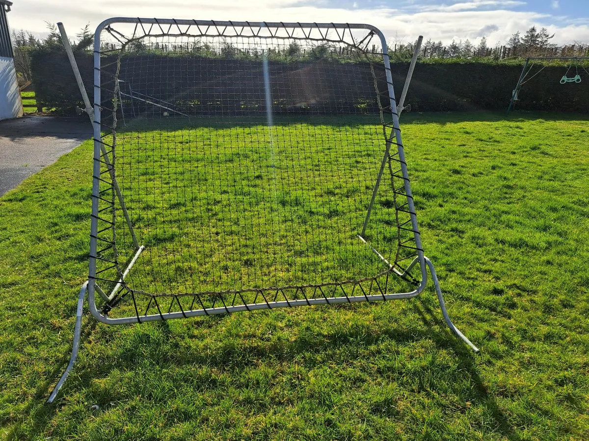 Football and hurling rebounder - Image 1