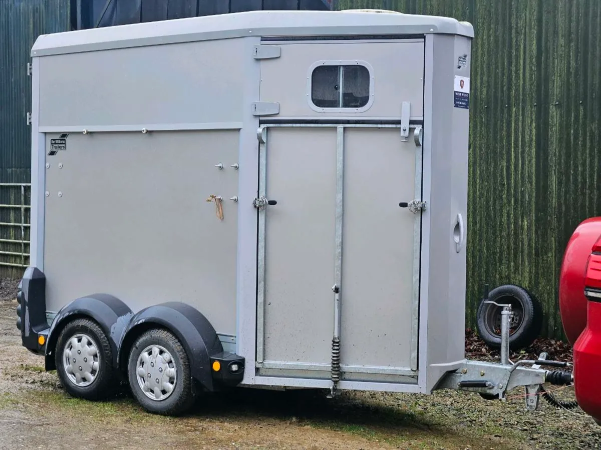 Ifor Williams HB406 Single Horsebox AS NEW - Image 1