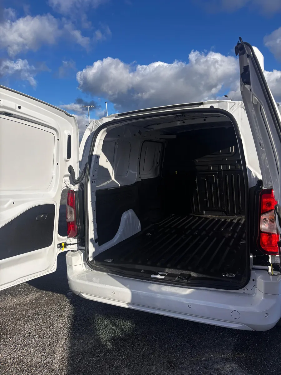 242 Citroen Berlingo  XL Enterprise plus - Image 4