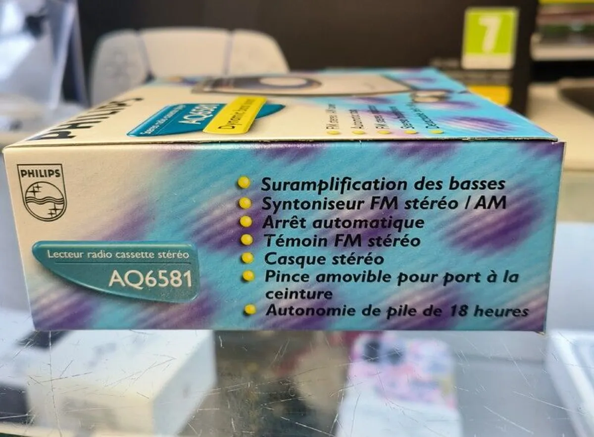 Philips AQ6581 Stereo Radio Cassette Player Walkman Dynamic Bass Boost (New) - Image 3