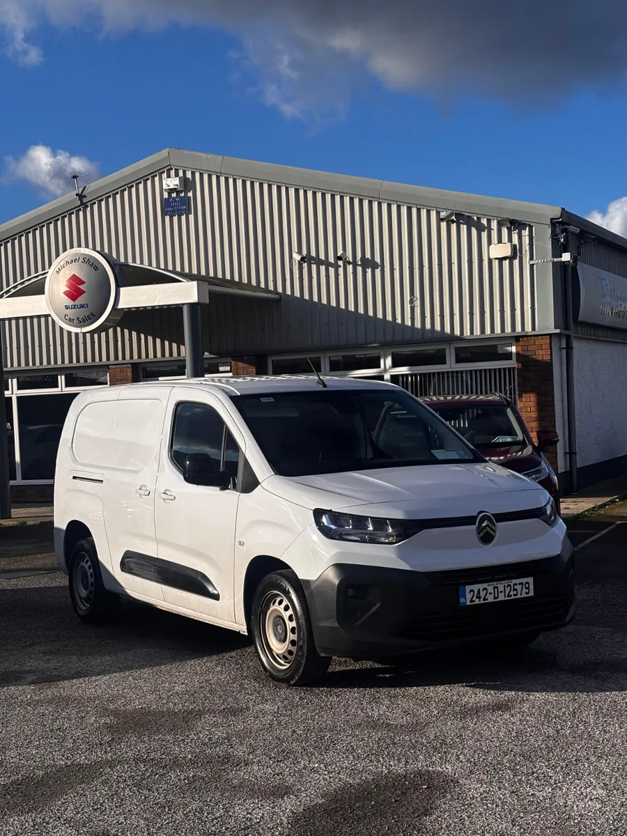 242 Citroen Berlingo  XL Enterprise plus - Image 2