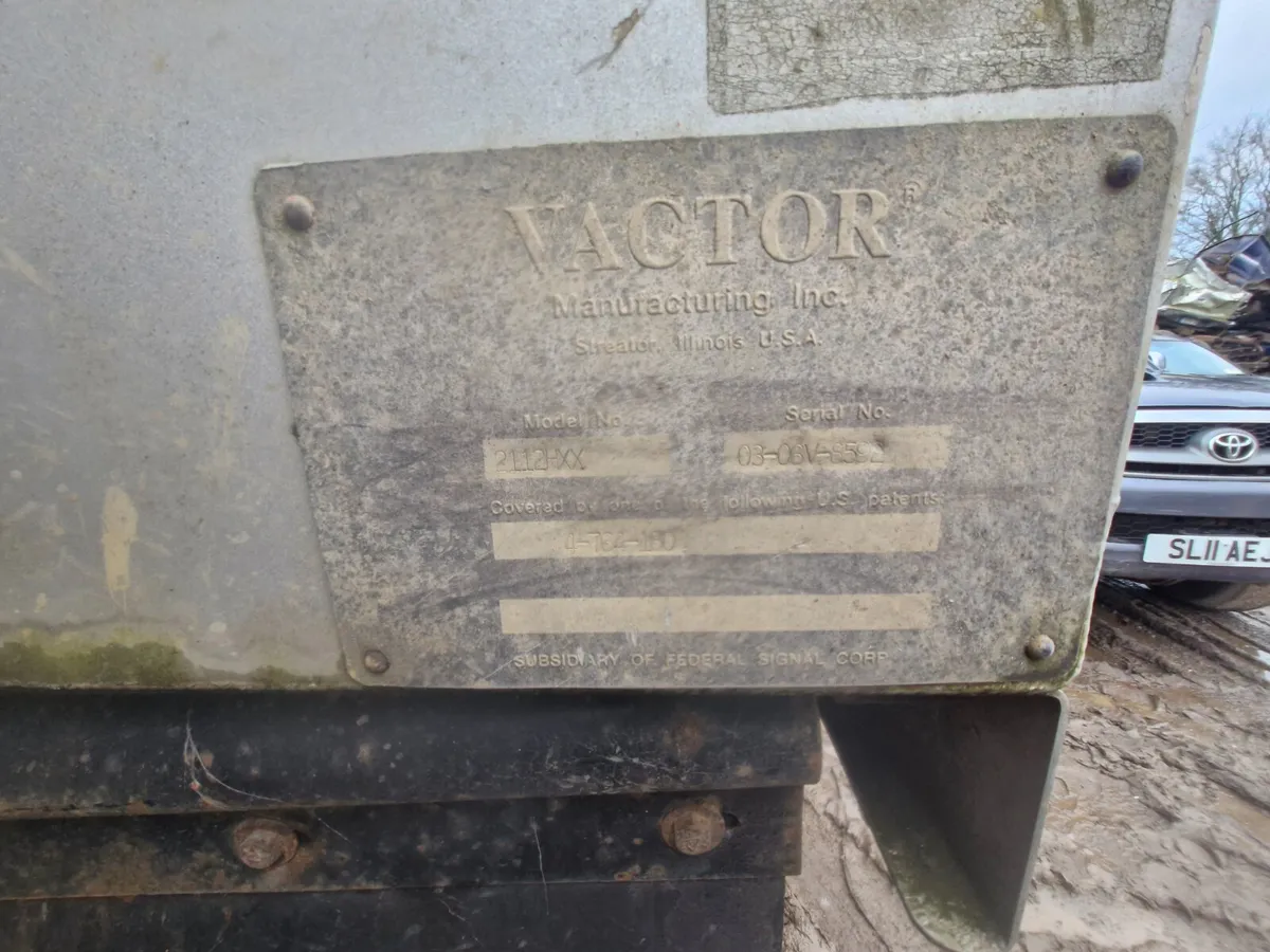 Volvo vactor hydro excavator - Image 3