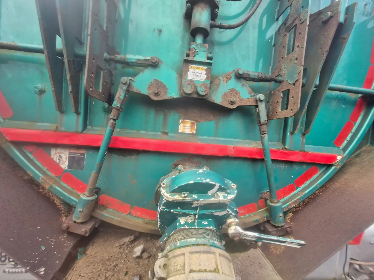 Volvo vactor hydro excavator - Image 4