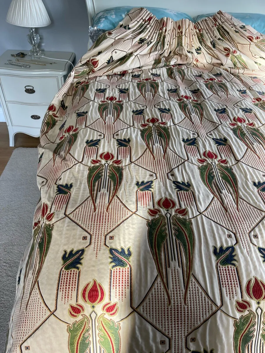 2 matching pairs of Rene Mackintosh design curtain - Image 3