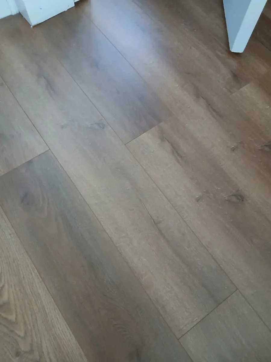 Laminate flooring - Image 1