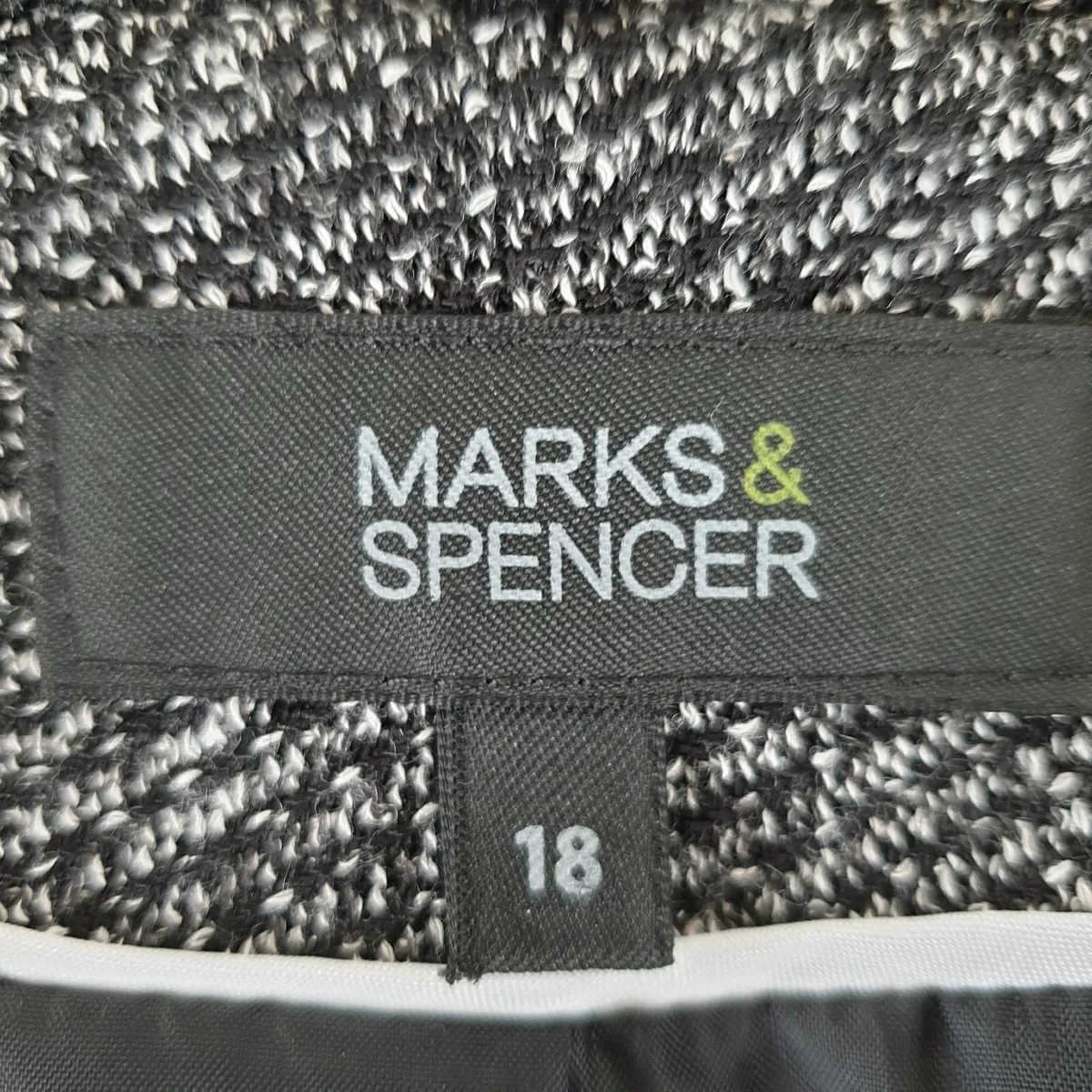Marks & Spencer womens cropped jacket size 18 - Image 3