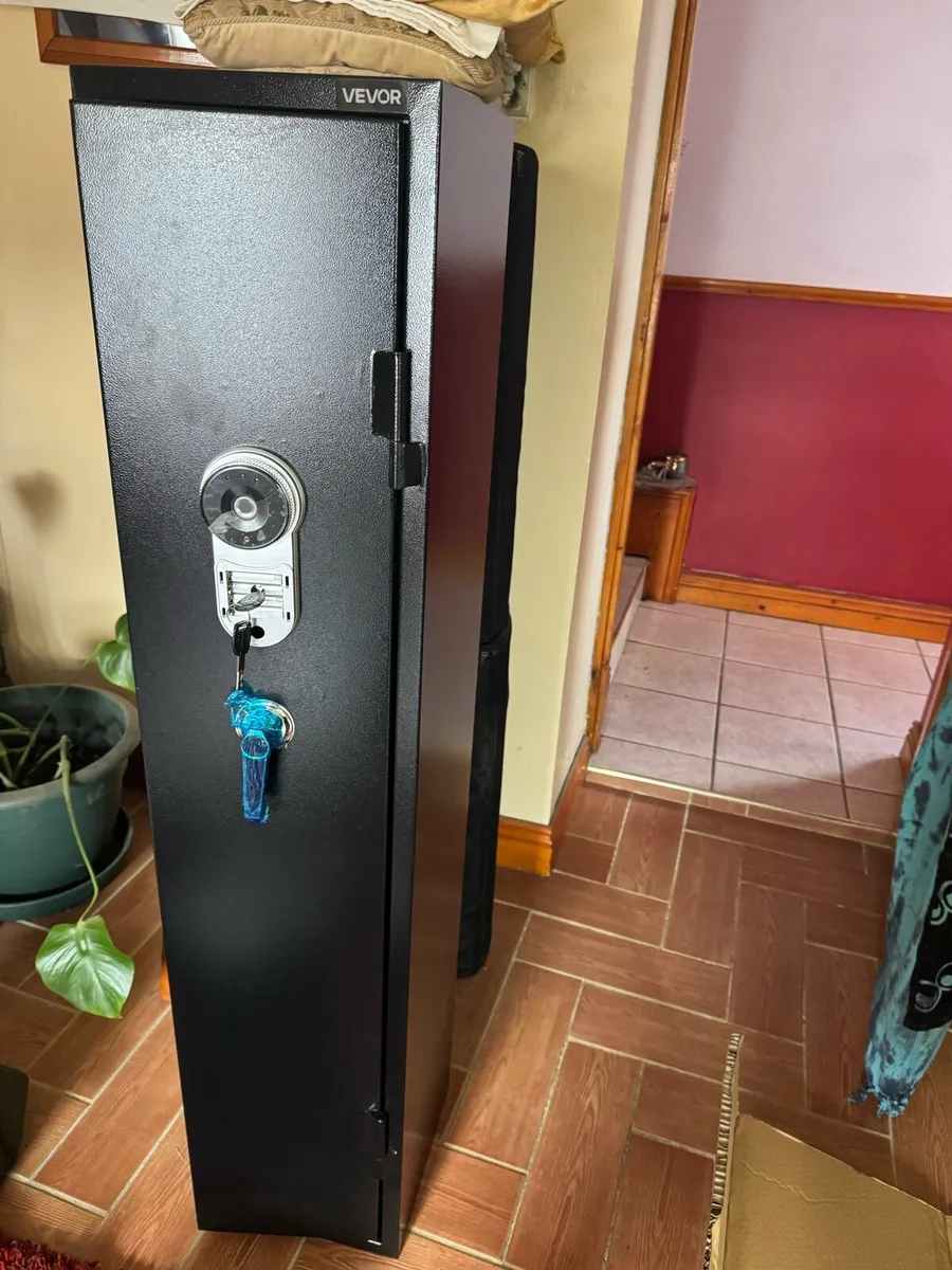 Gun safe - Image 1