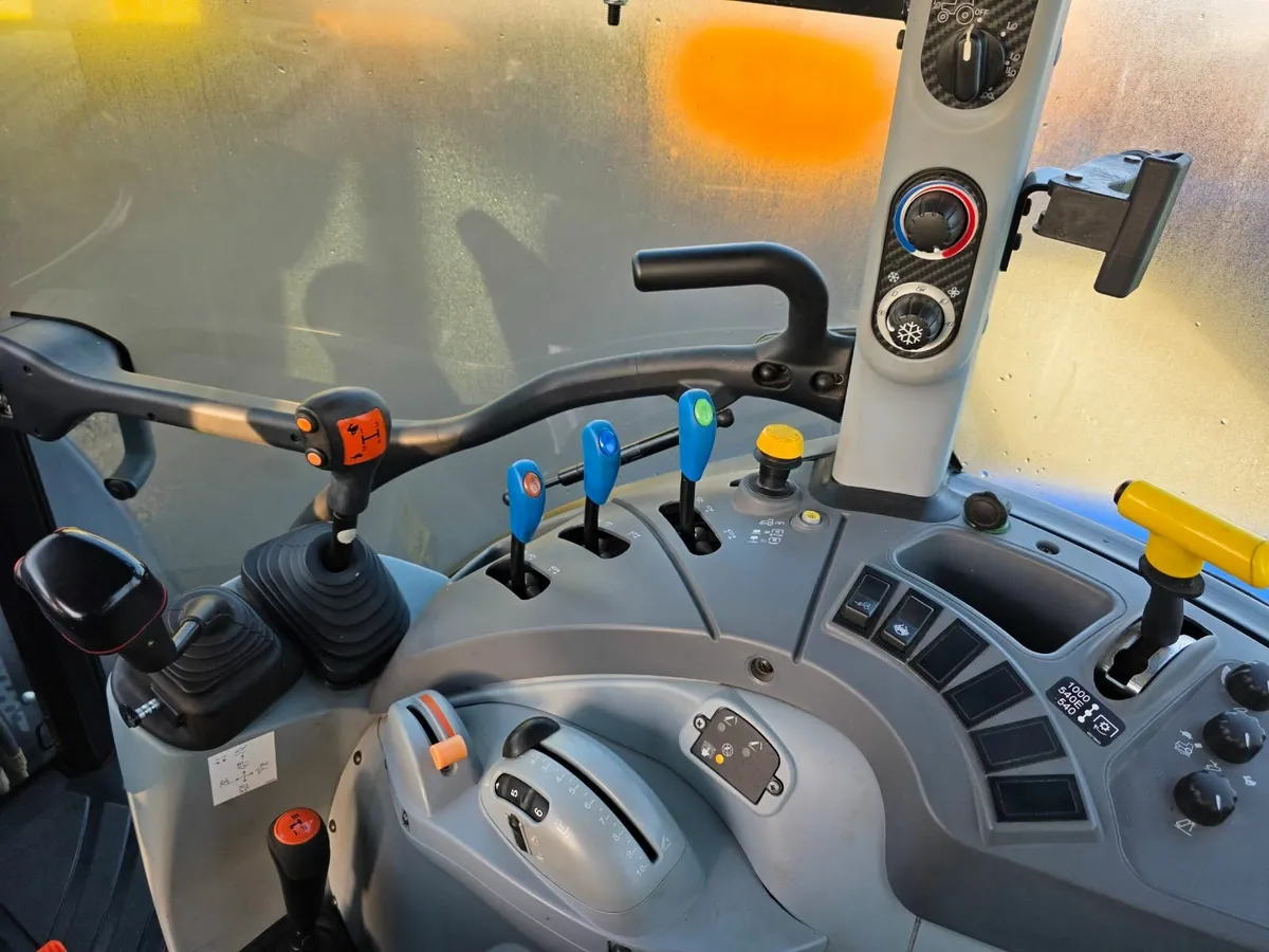 New Holland T5.1052018 - Image 4