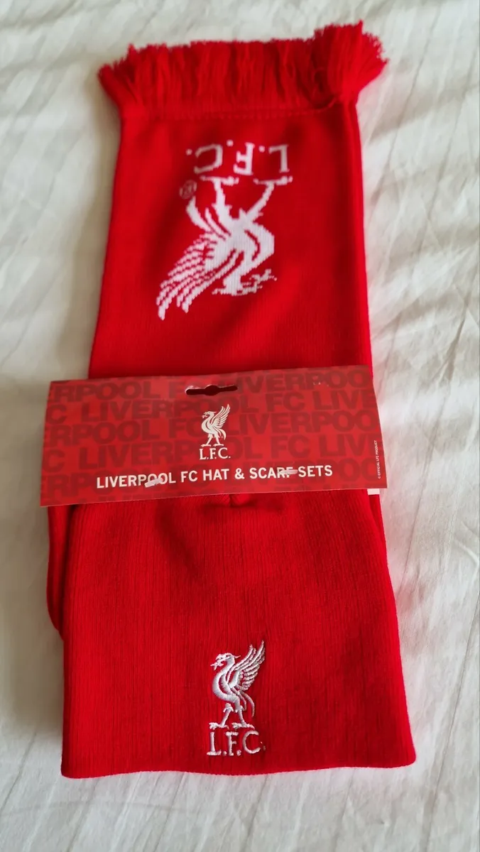 Liverpool hat and scarf set - Image 1