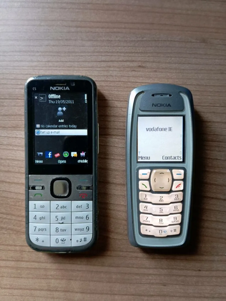 Vintage Nokia phones - Image 2