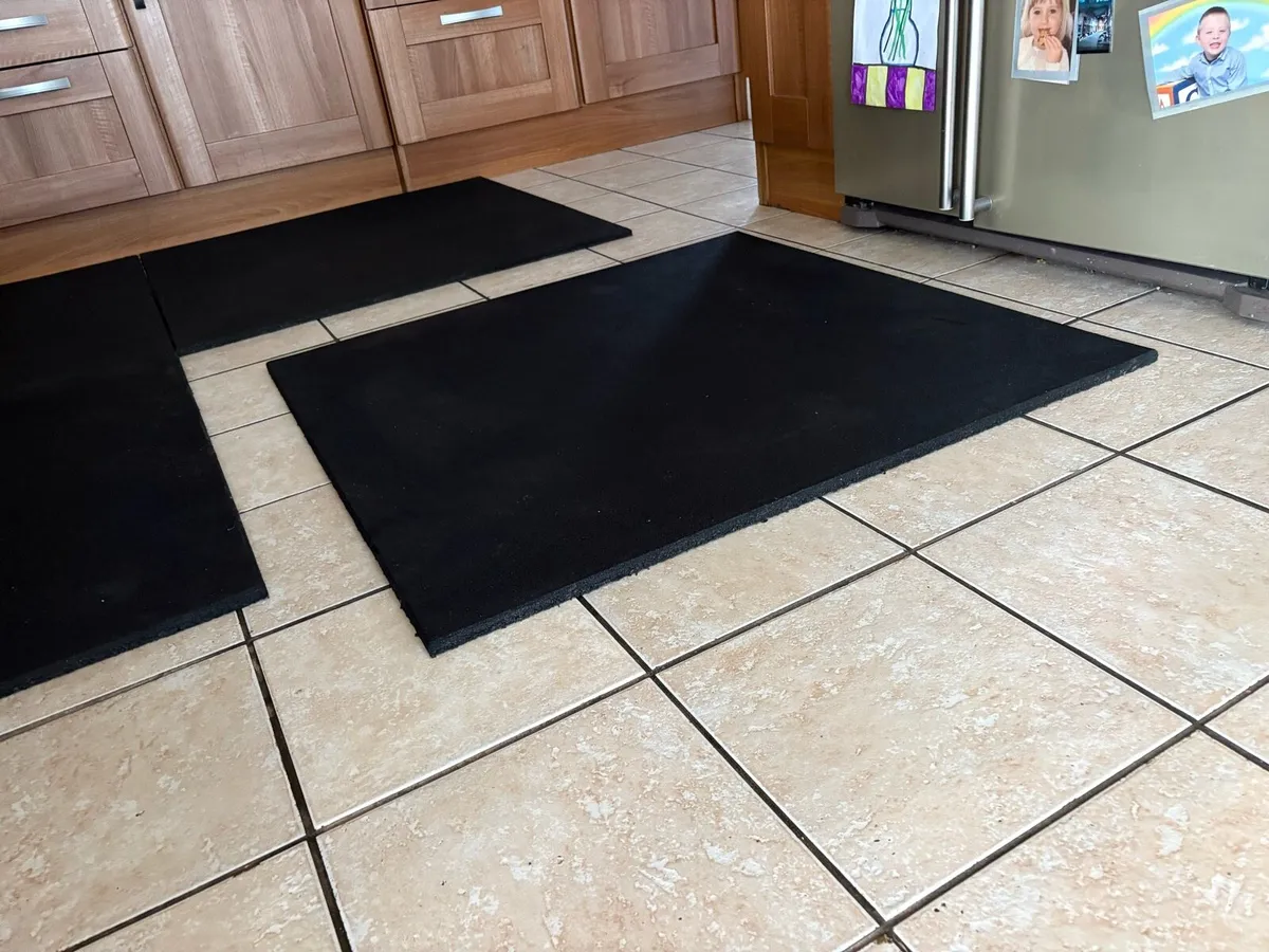 4 X 1M X 1M SQUARE RUBBER MATS, HEAVY, GYM FLOOR! - Image 2