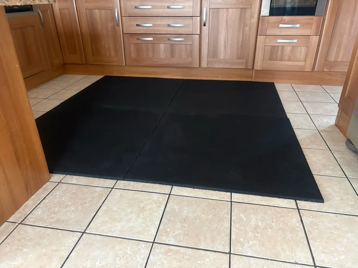 4 X 1M X 1M SQUARE RUBBER MATS, HEAVY, GYM FLOOR! - Image 1