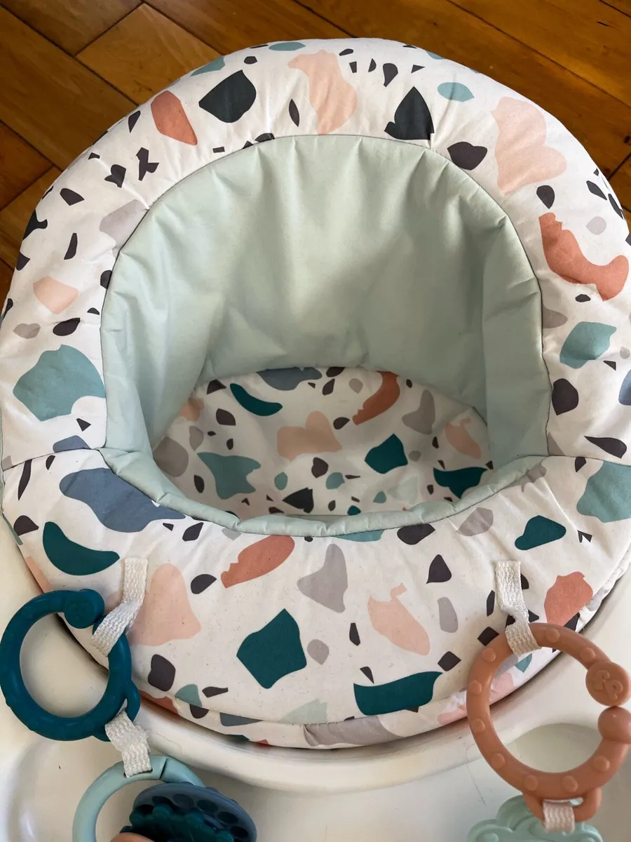 Fisher Price Sit Me Up baby seat - Image 3