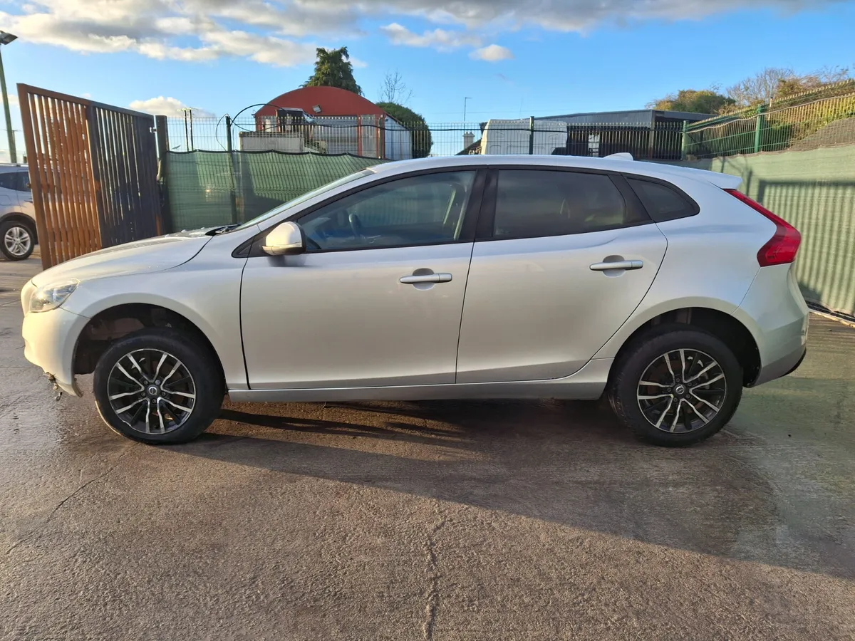 162 Volvo V40  D2  2.0 Diesel - Image 2