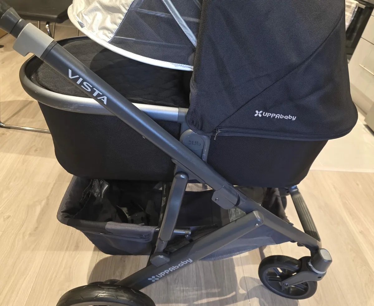 UPPABABY Vista Immaculate car seat isofix included - Image 3