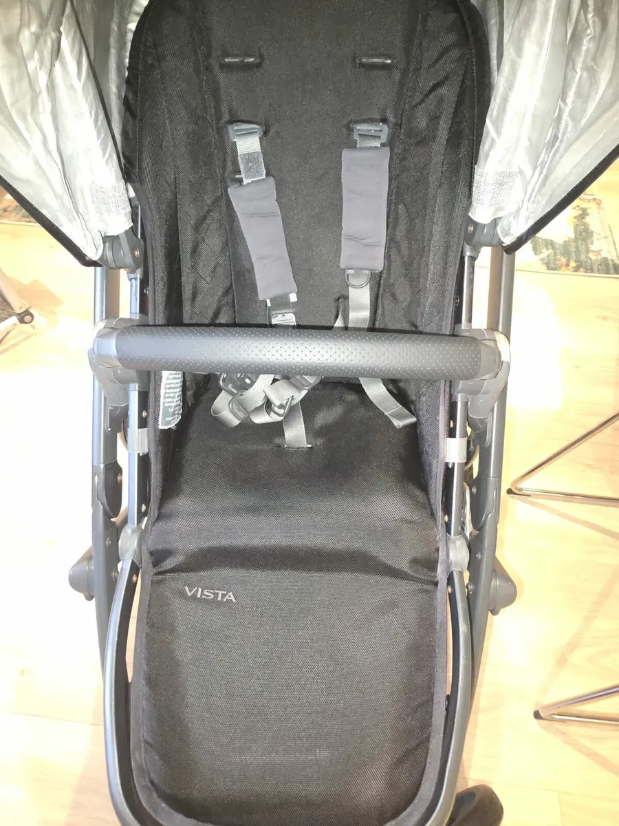UPPABABY Vista Immaculate car seat isofix included - Image 4