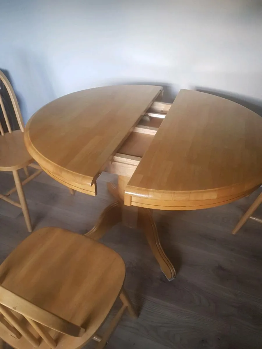 Kitchen table and chairs - Image 2