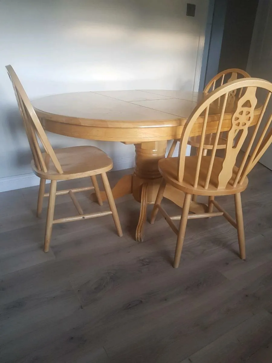 Kitchen table and chairs - Image 3