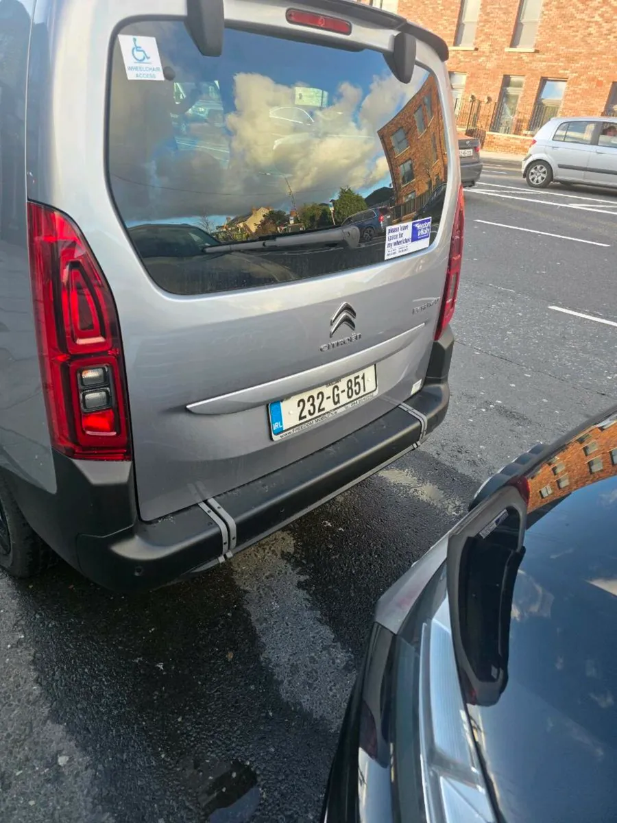 7 seater taxi for rent - Image 2