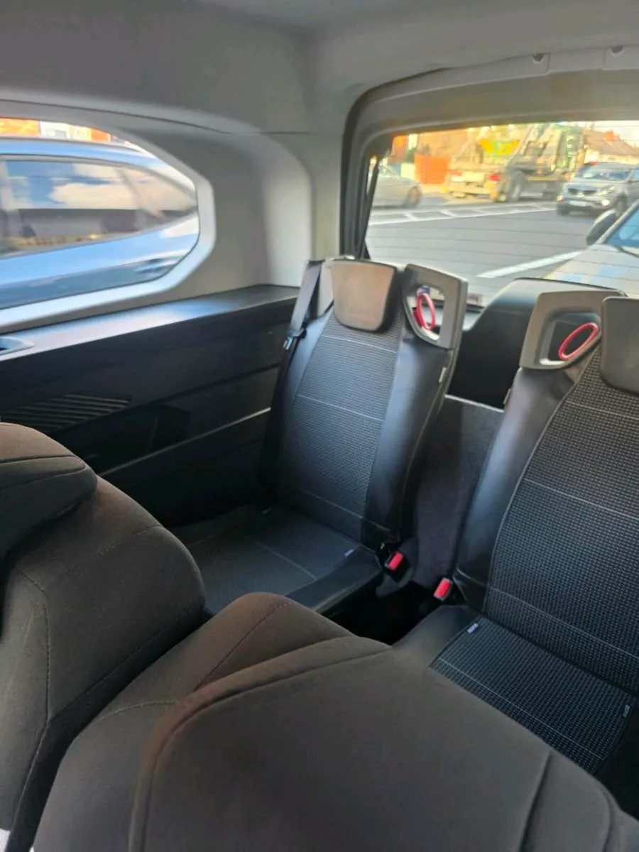 7 seater taxi for rent - Image 3