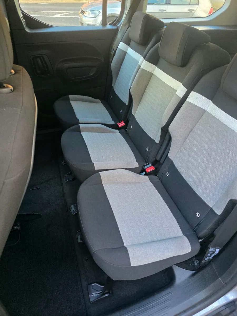 7 seater taxi for rent - Image 4