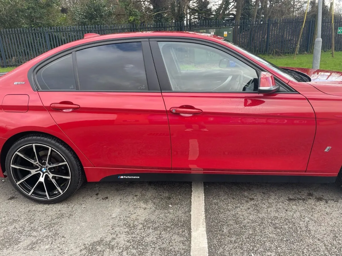 Bmw 330e 2017 - Image 2