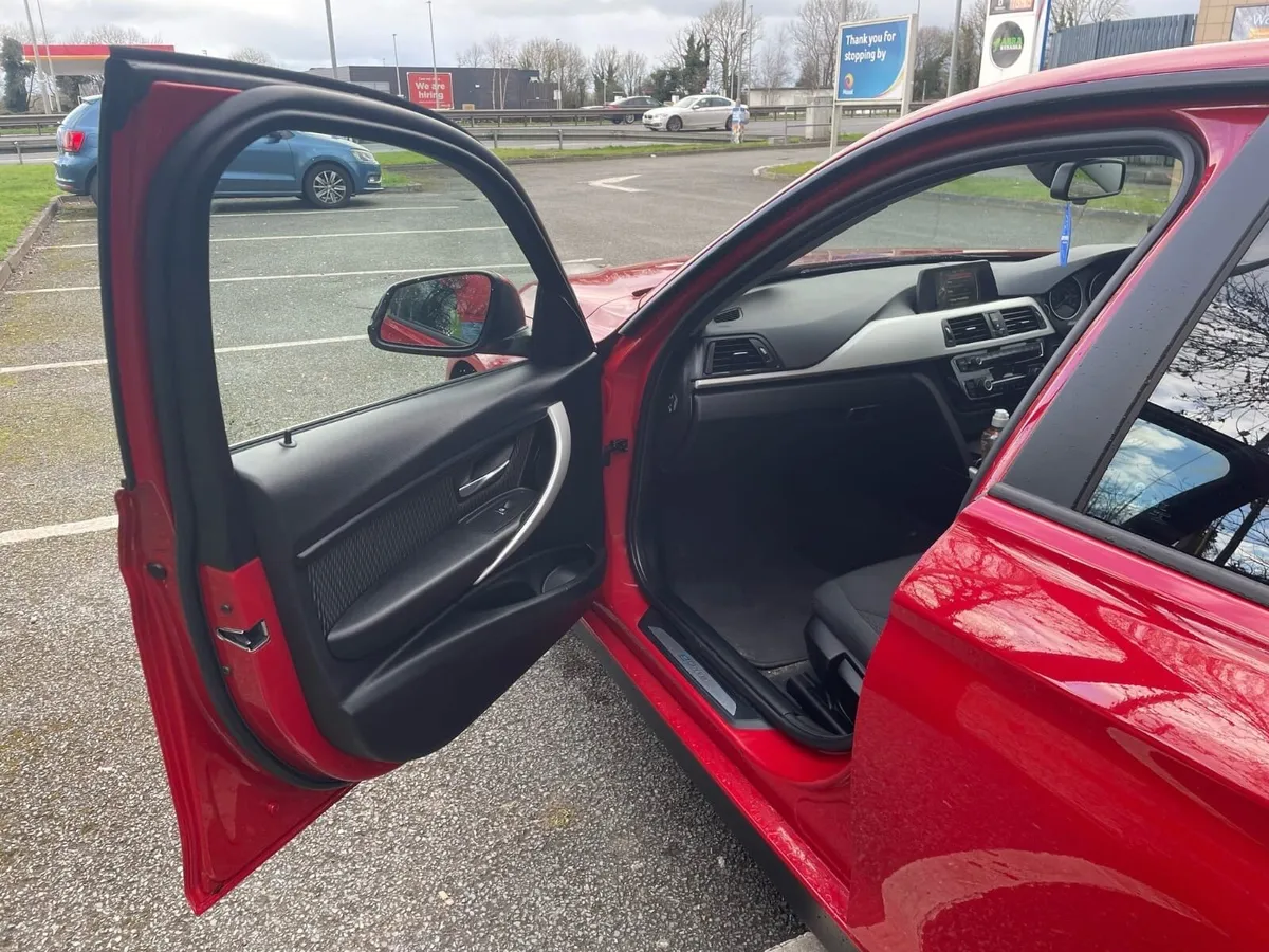 Bmw 330e 2017 - Image 3