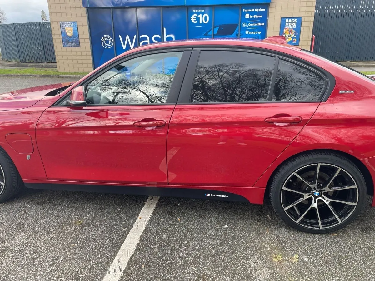 Bmw 330e 2017 - Image 4