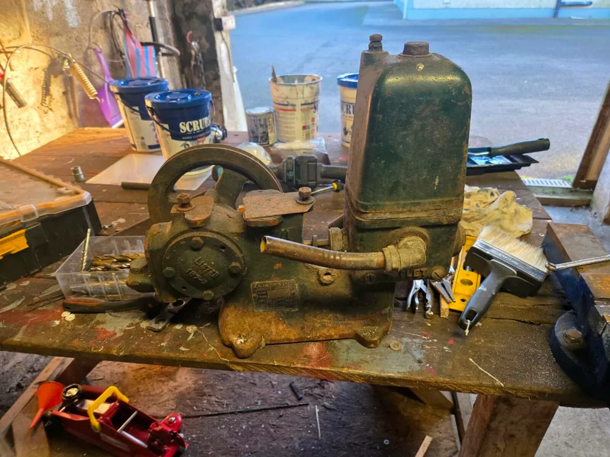 Vintage water pump - Image 1