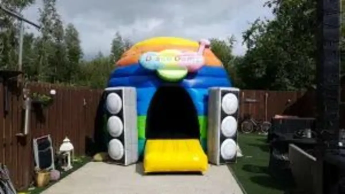 bouncy castles - Image 3