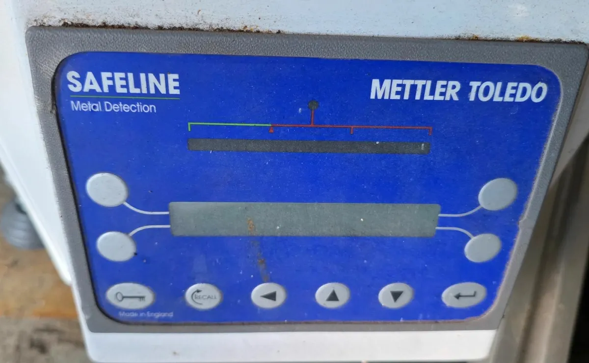 Safeline Metal Detector  Conveyor