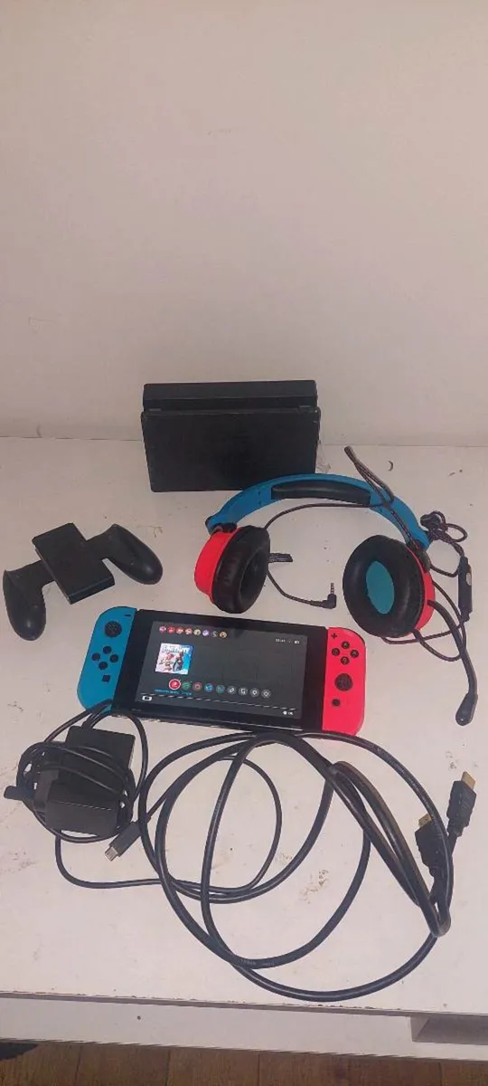 Nintendo Switch bundle - Image 1